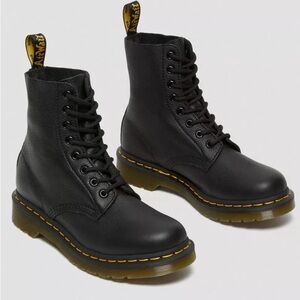 Brand new Dr. Martens Women's 1460 Pascal Virginia Leather Boot Black sz 5